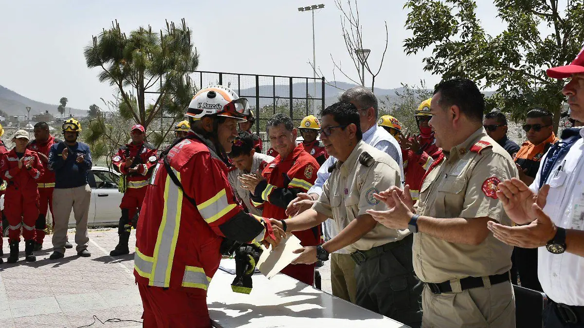 Reconcen a bomberos que concluyeron el ejercicio USAR